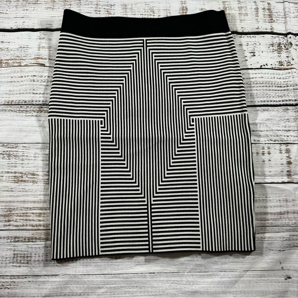 Bebe Geometric Pattern Bodycon Skirt Size S